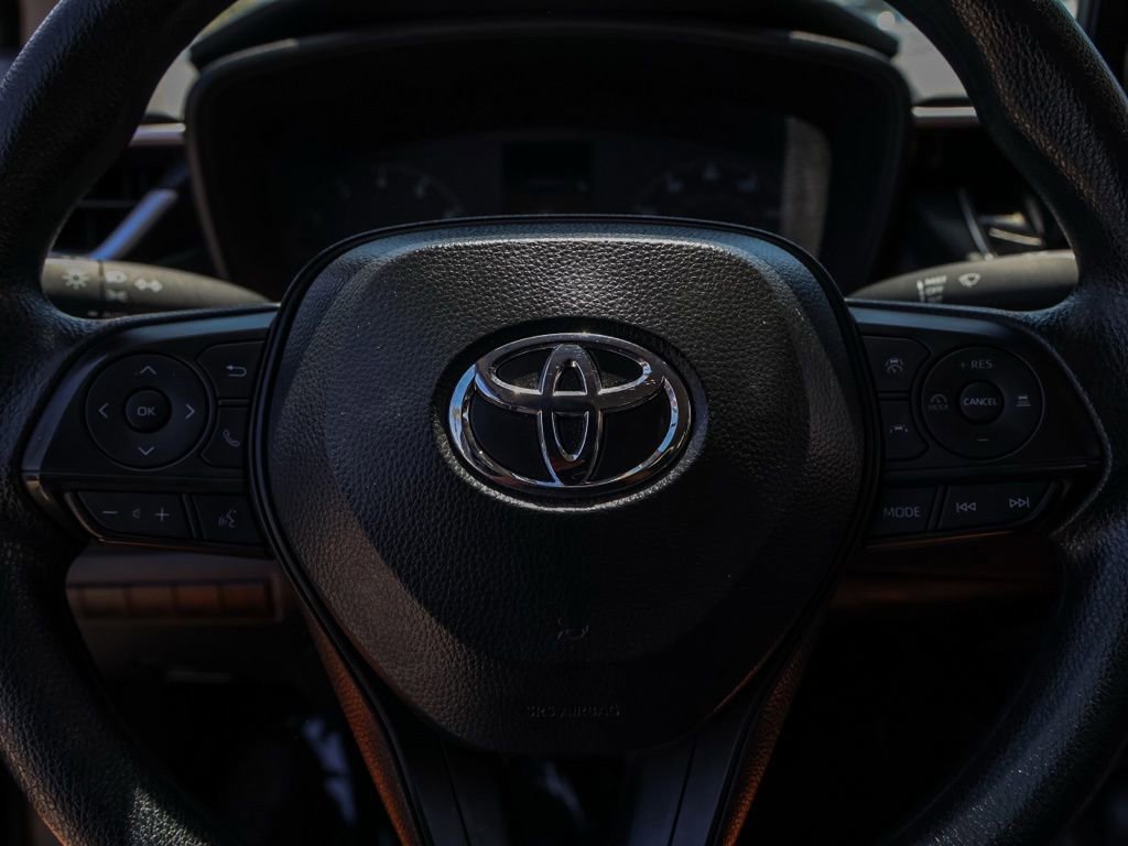 Used 2025 Toyota Corolla LE FWD image 24