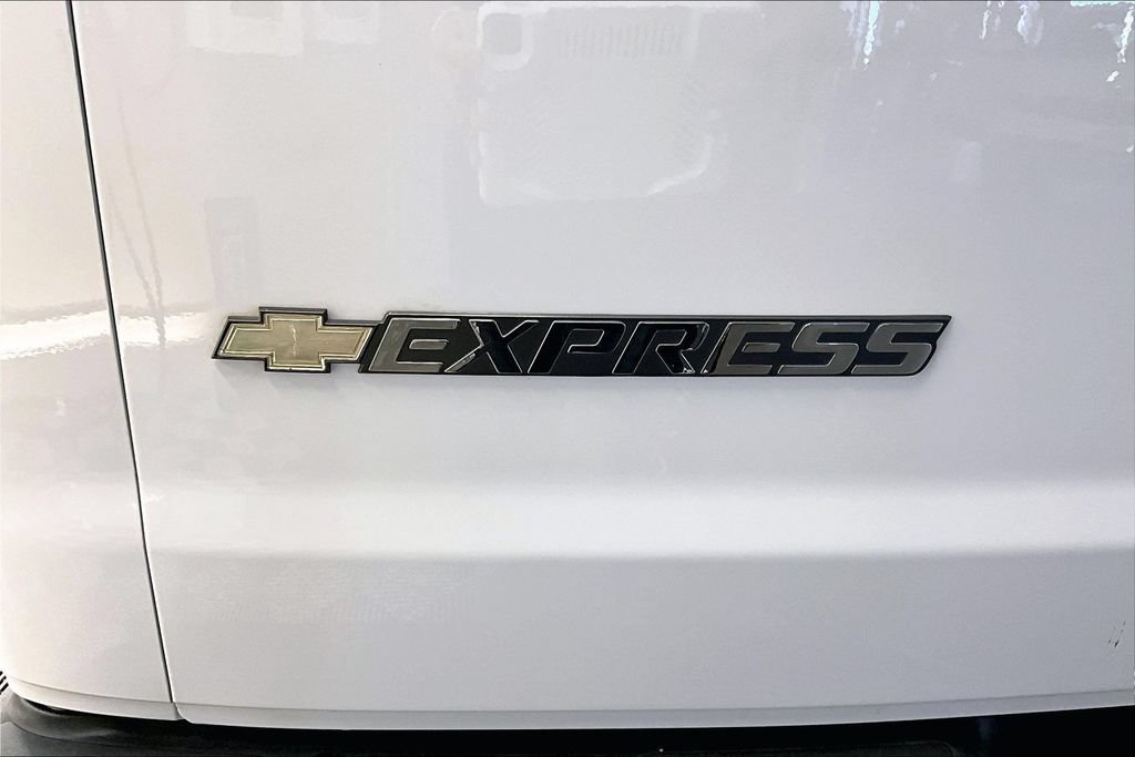 Used 2025 Chevrolet Express 2500 w/ Driver Convenience Package RWD image 7
