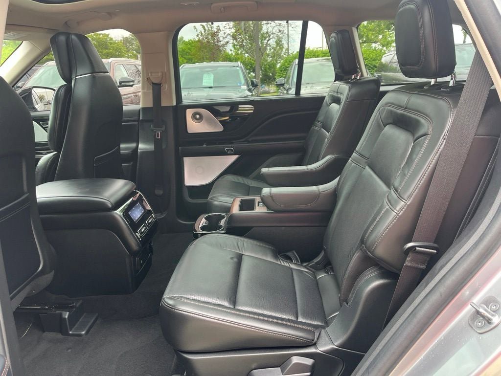 Used 2023 Lincoln Aviator Reserve w/ Equipment Group 201A AWD/4WD image 12