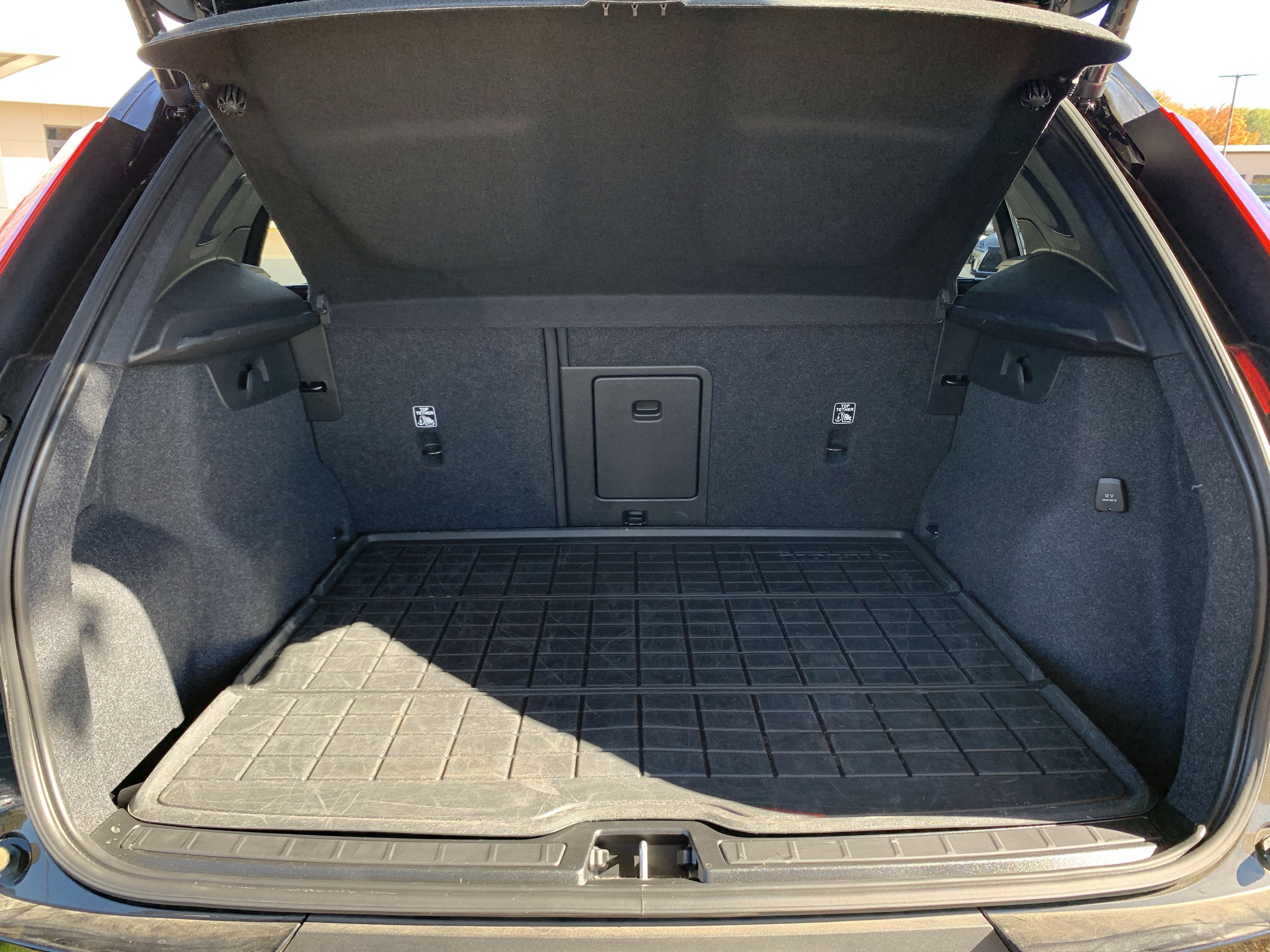 Used 2022 Volvo XC40 T5 R-Design w/ Advanced Package image 34