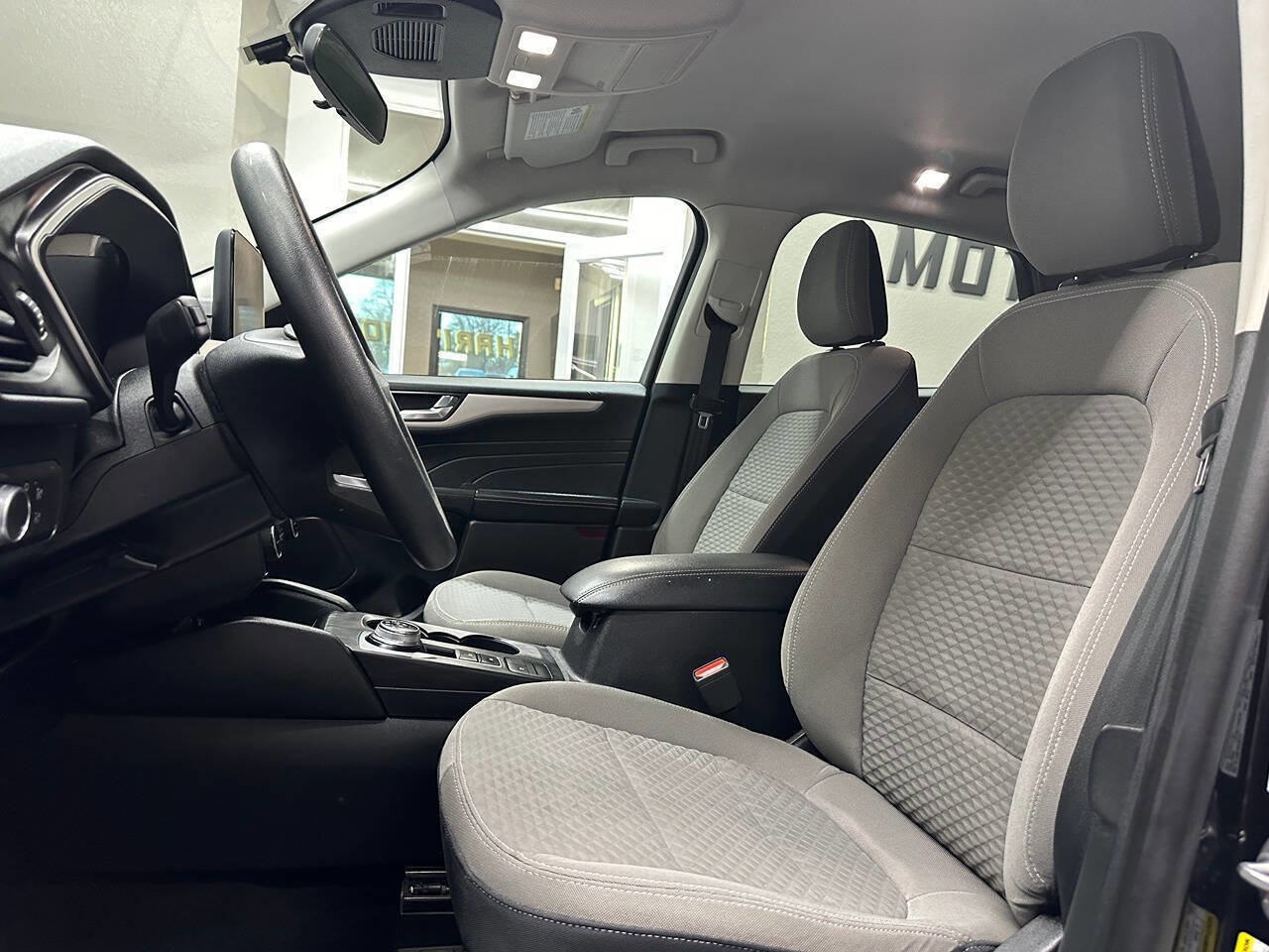 Used 2021 Ford Escape SE image 15