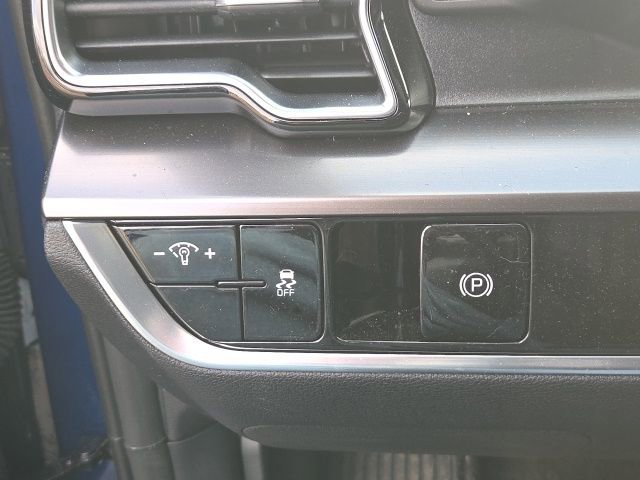Used 2025 Kia Sportage EX image 28