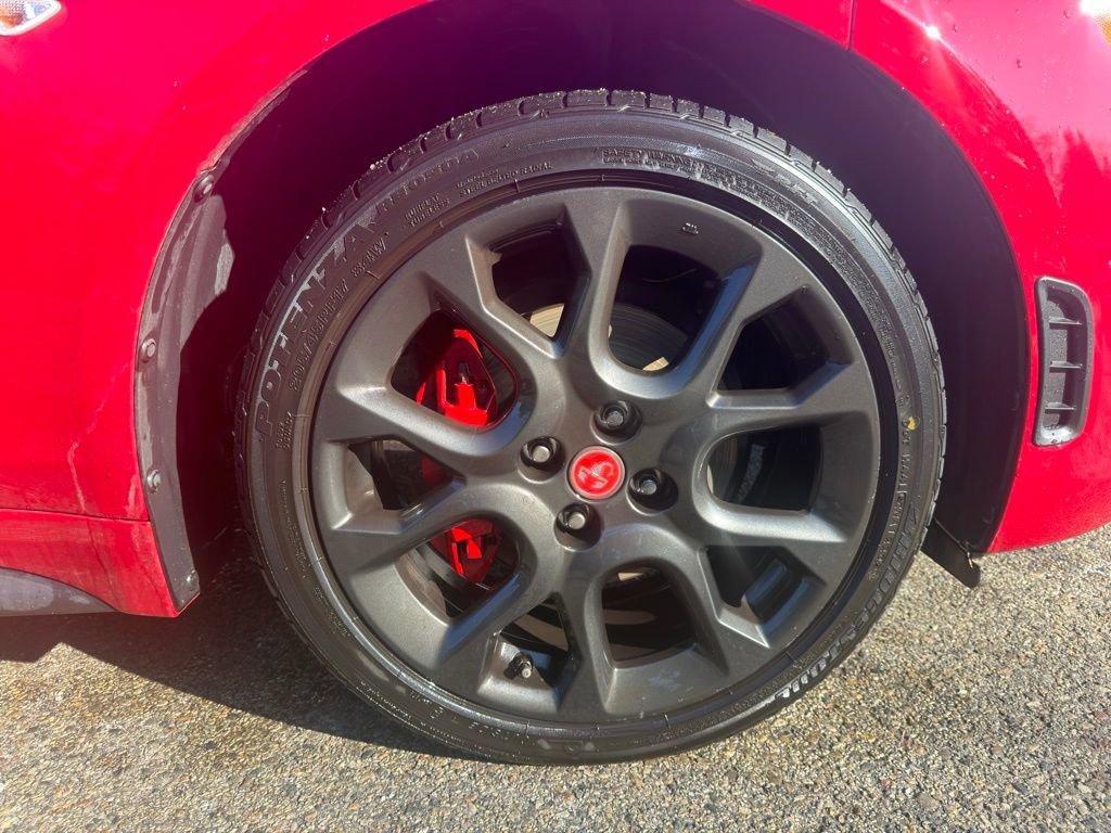 Used 2018 FIAT 124 Spider Abarth w/ Convenience Group image 9