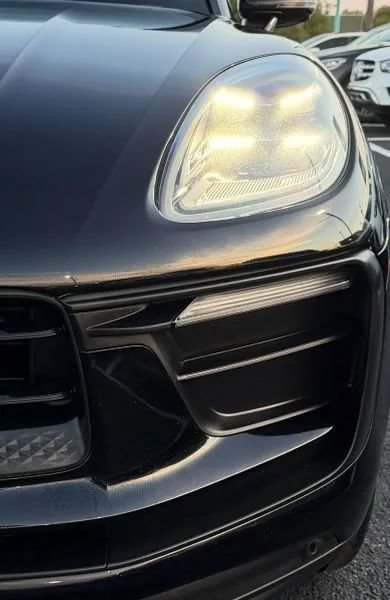 Used 2023 Porsche Macan AWD/4WD image 9