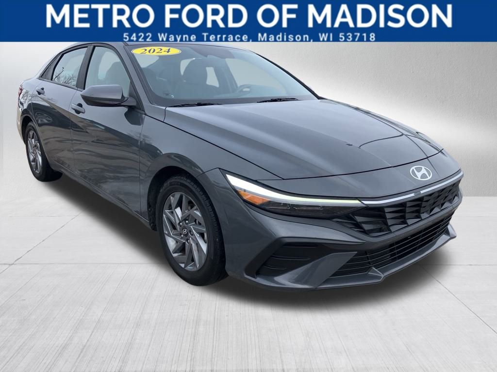 Used 2024 Hyundai Elantra SEL image 2