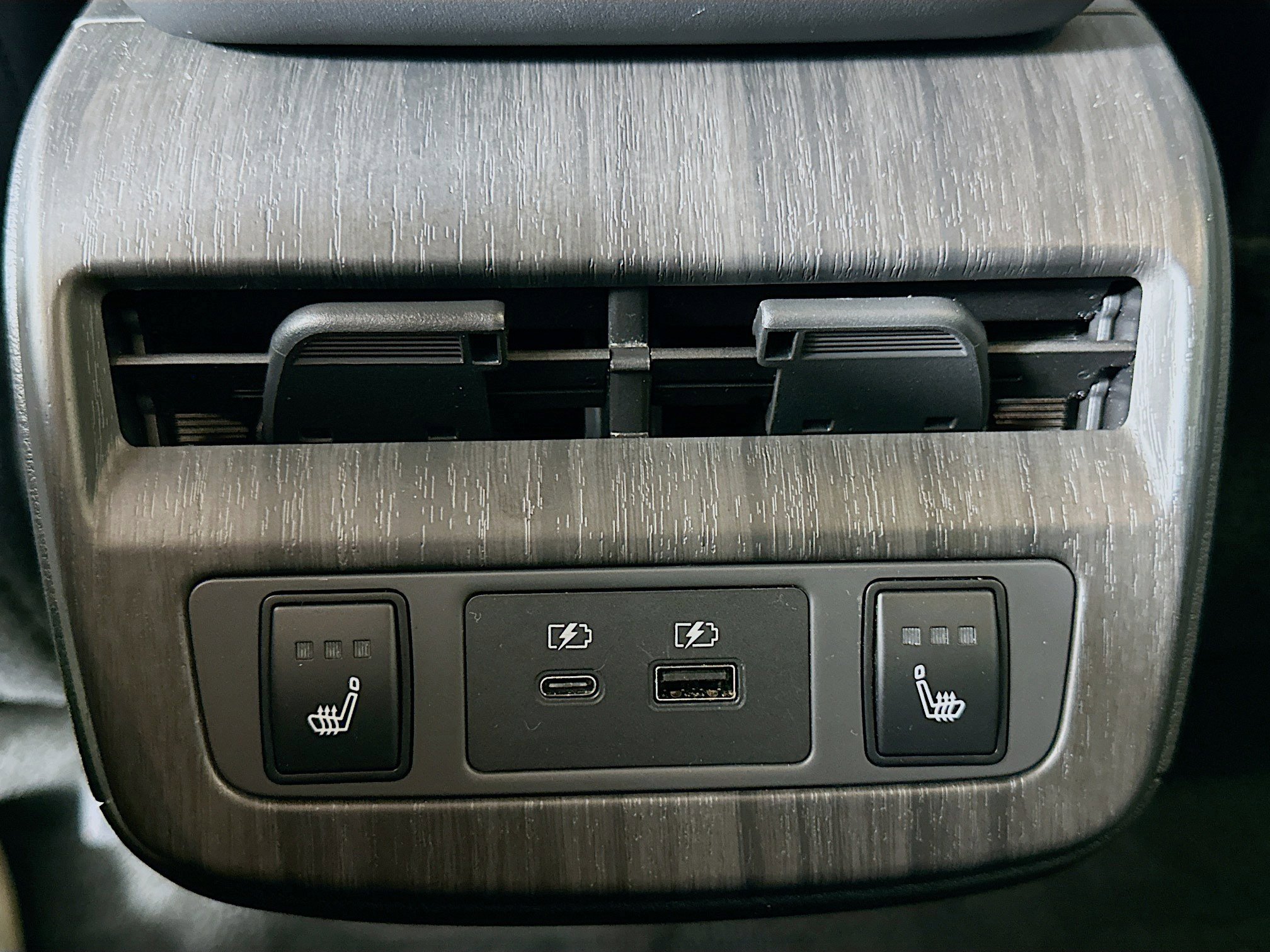 Used 2023 Nissan Ariya AWD image 27