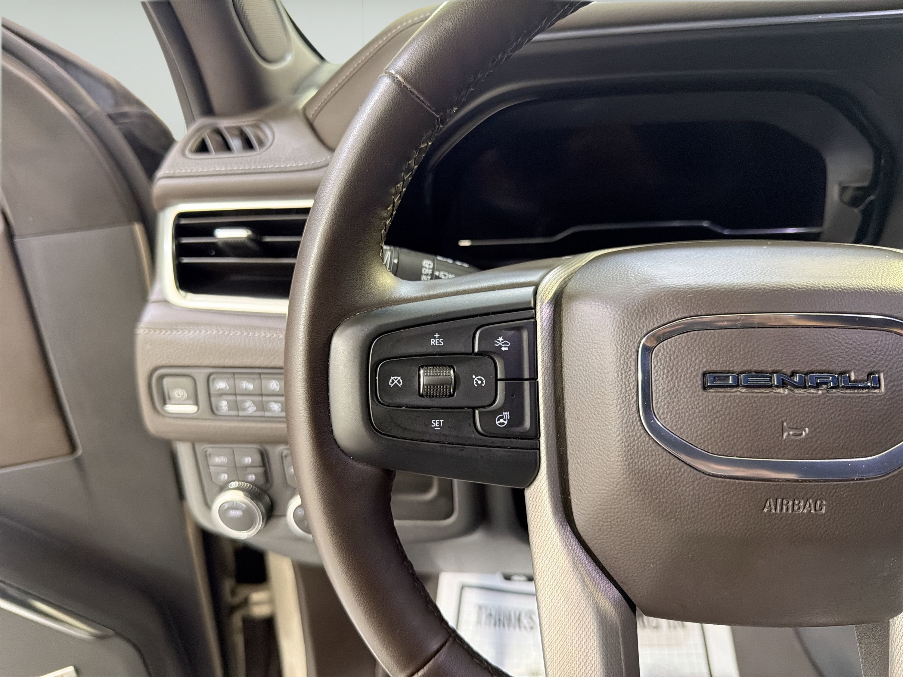Used 2023 GMC Yukon XL Denali AWD/4WD image 14