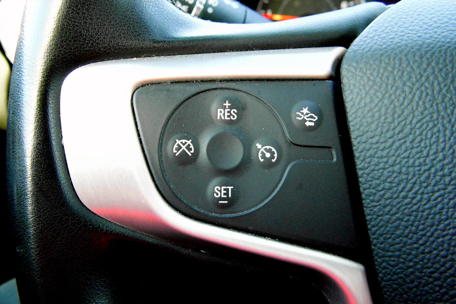 Used 2023 GMC Acadia SLT image 13