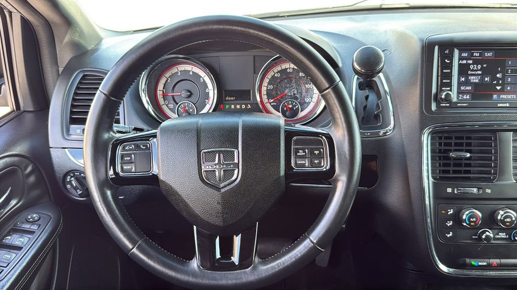 Used 2018 Dodge Grand Caravan SE image 30