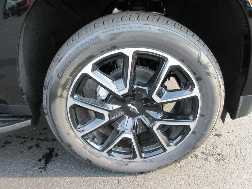 New 2026 Chevrolet Suburban RST w/ Comfort Package AWD/4WD image 10