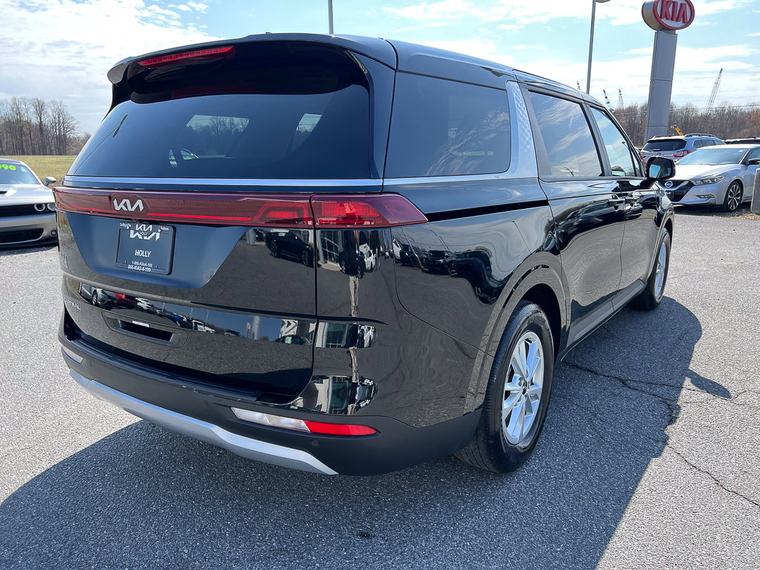 Used 2024 Kia Carnival LX image 10