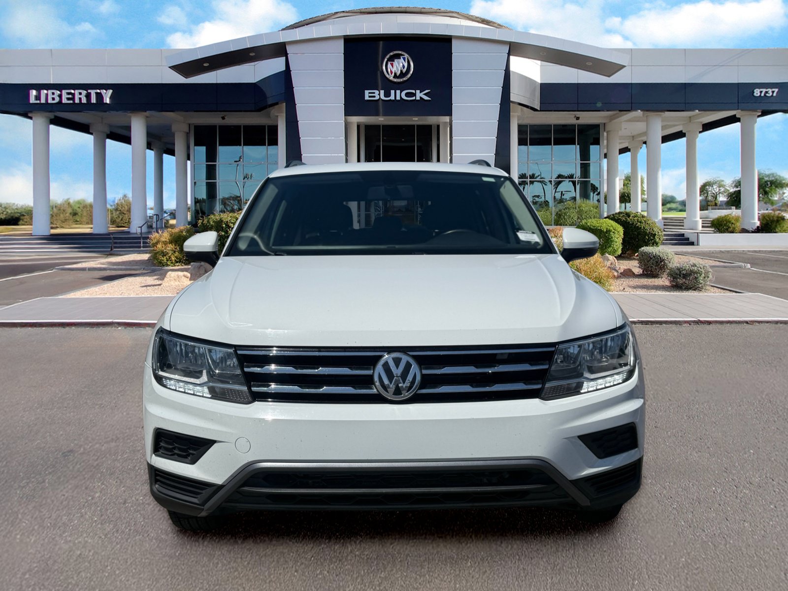 Used 2021 Volkswagen Tiguan SE w/ Panoramic Sunroof Package FWD image 4