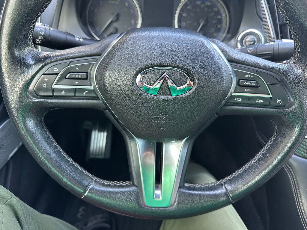 Used 2019 INFINITI Q60 3.0t Luxe RWD image 3