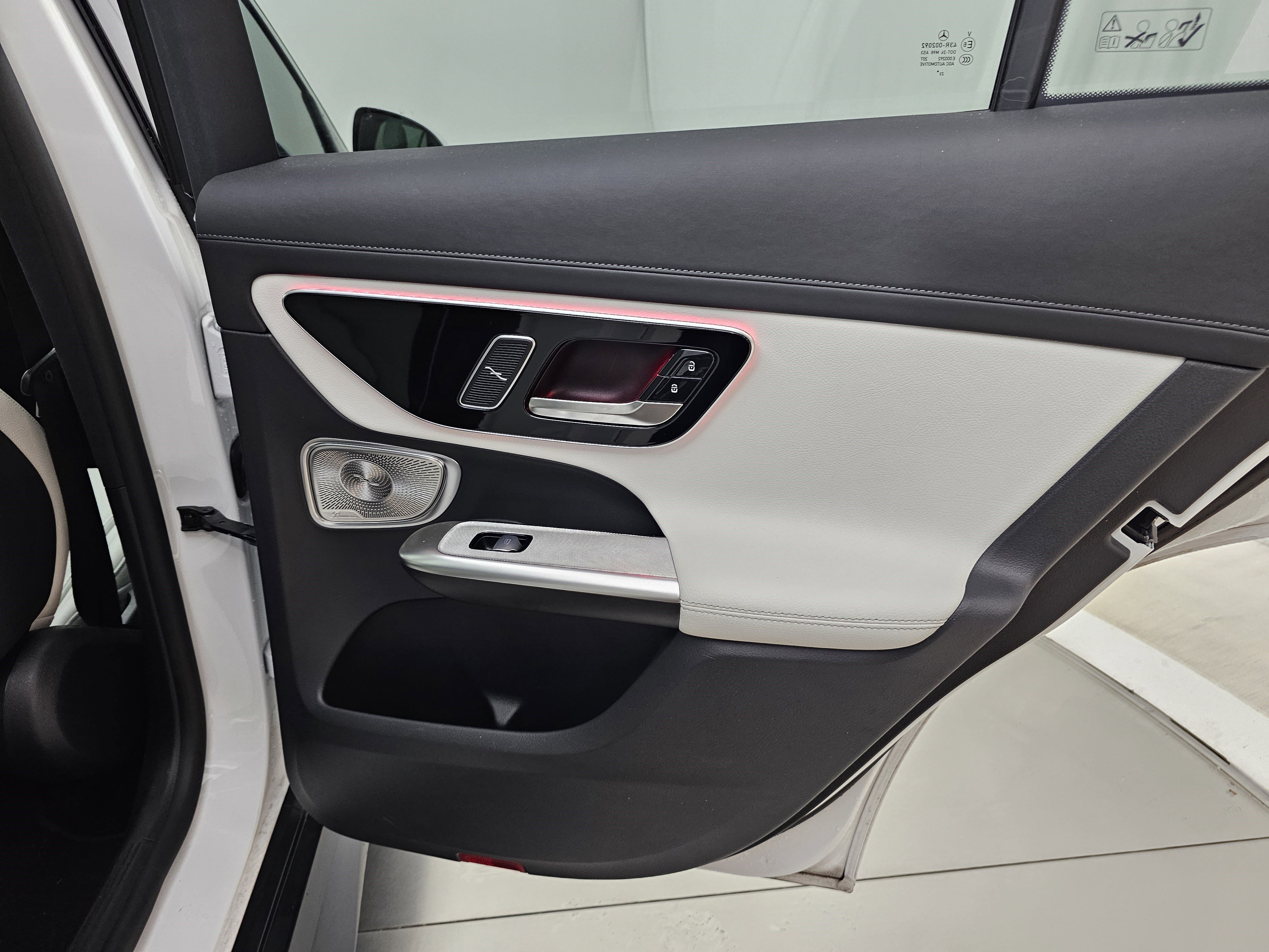 Used 2024 Mercedes-Benz GLC 300 4MATIC image 18