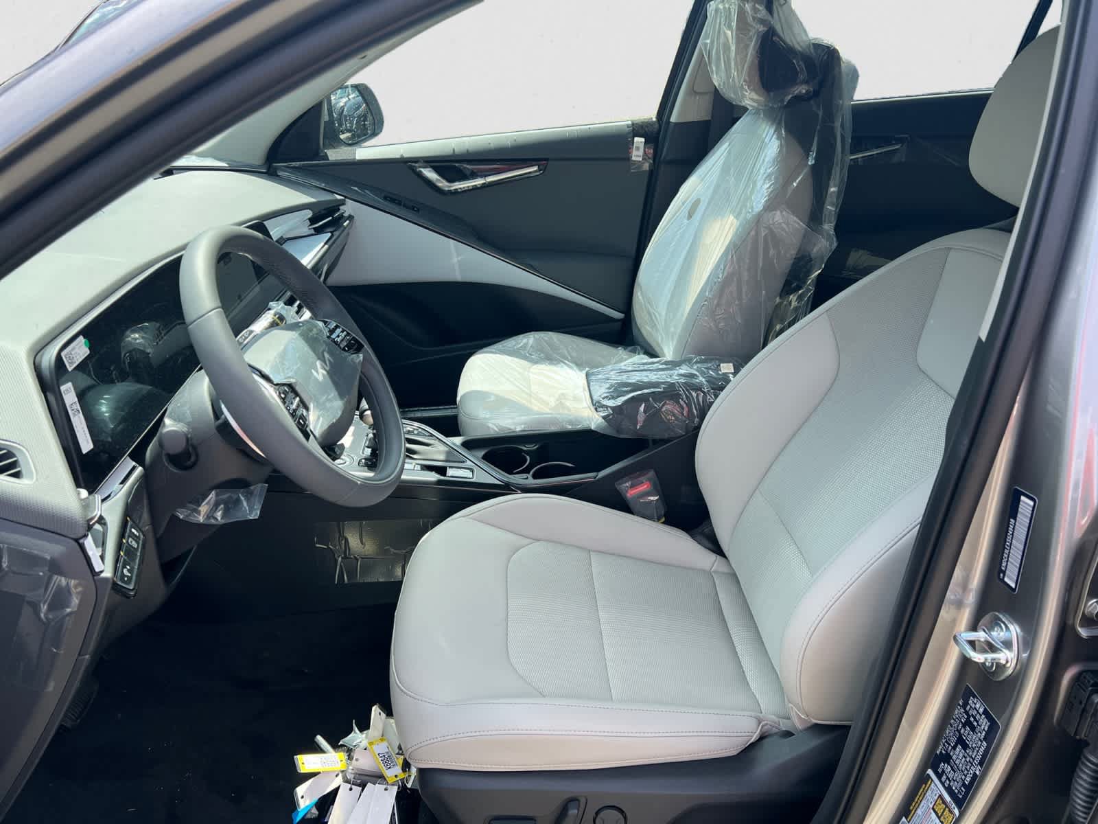 Certified 2025 Kia Niro EX FWD image 16