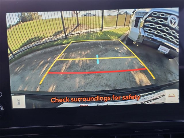 Used 2025 Toyota Corolla Cross XLE image 14