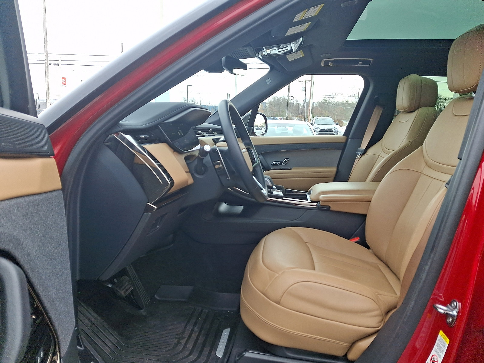 Used 2025 Land Rover Range Rover Sport SE image 13