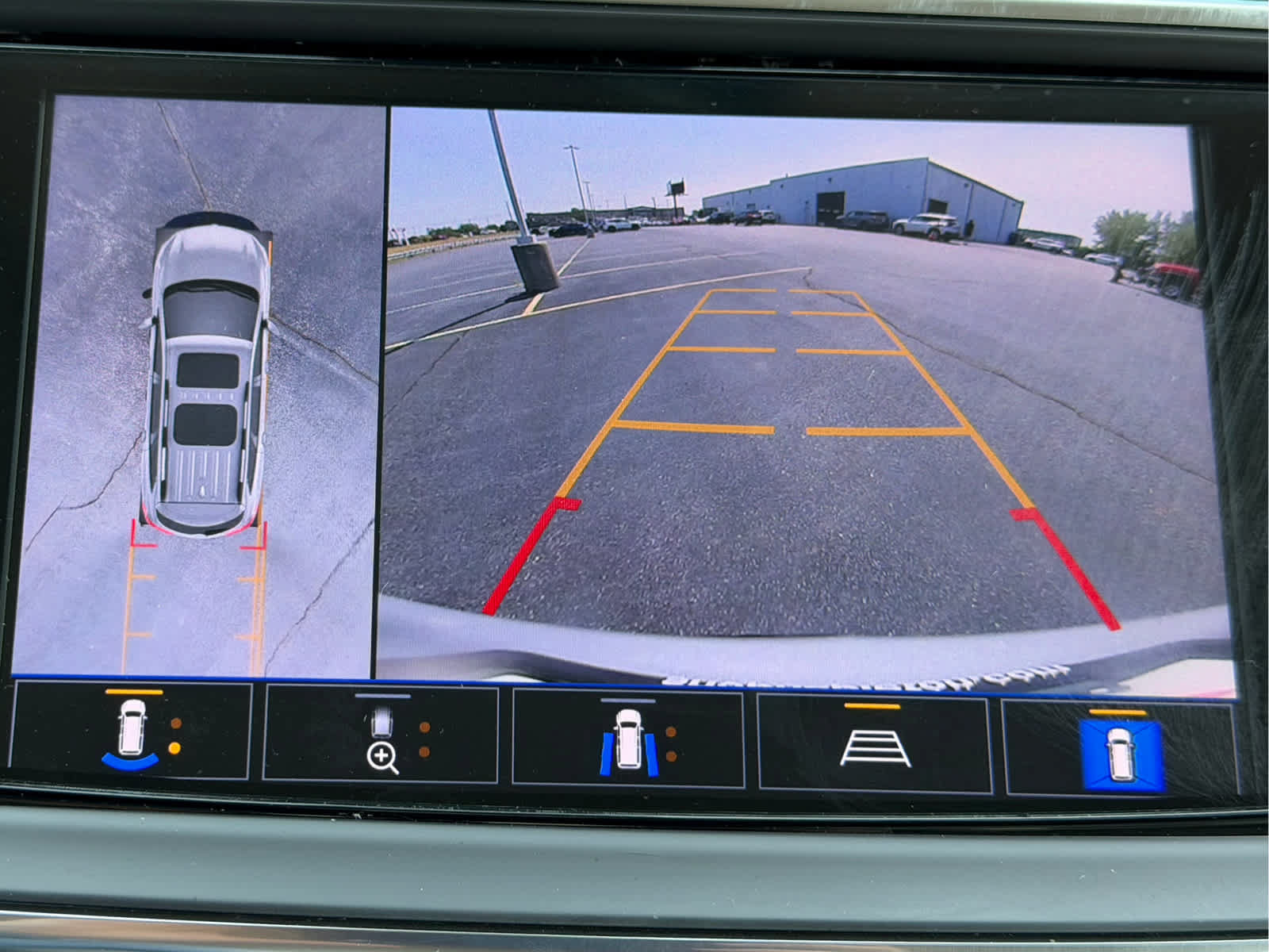 Used 2022 Buick Enclave Premium w/ Surround and Sites Package AWD/4WD image 35