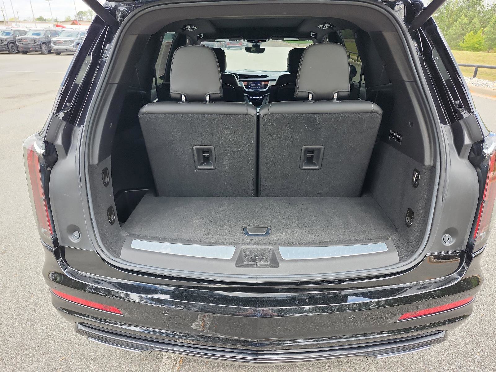 Used 2022 Cadillac XT6 Sport w/ Technology Package image 11