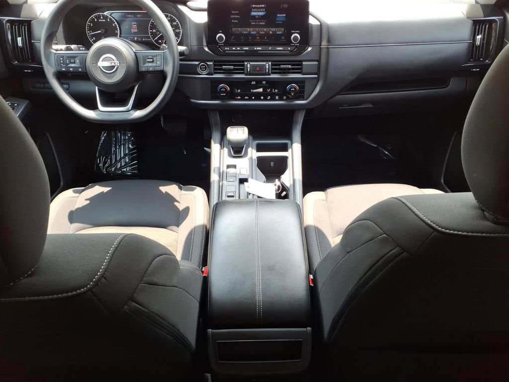 Used 2024 Nissan Pathfinder S FWD image 10