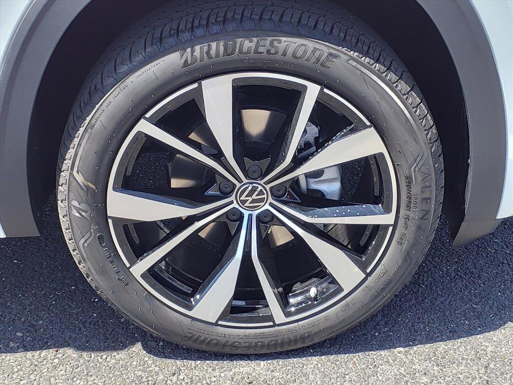 New 2026 Volkswagen Atlas Cross Sport SEL Premium R-Line image 5