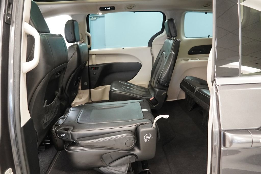 Used 2020 Chrysler Pacifica Limited FWD image 26