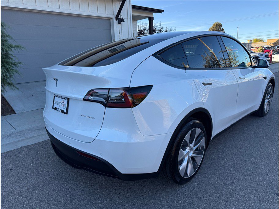 Used 2020 Tesla Model Y Long Range image 47