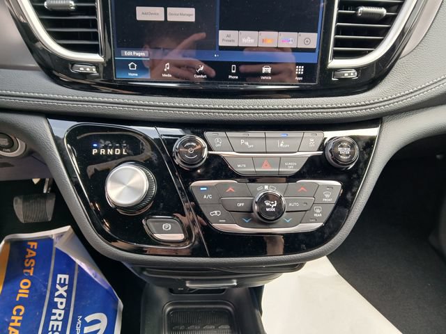 New 2026 Chrysler Pacifica Select AWD/4WD image 34