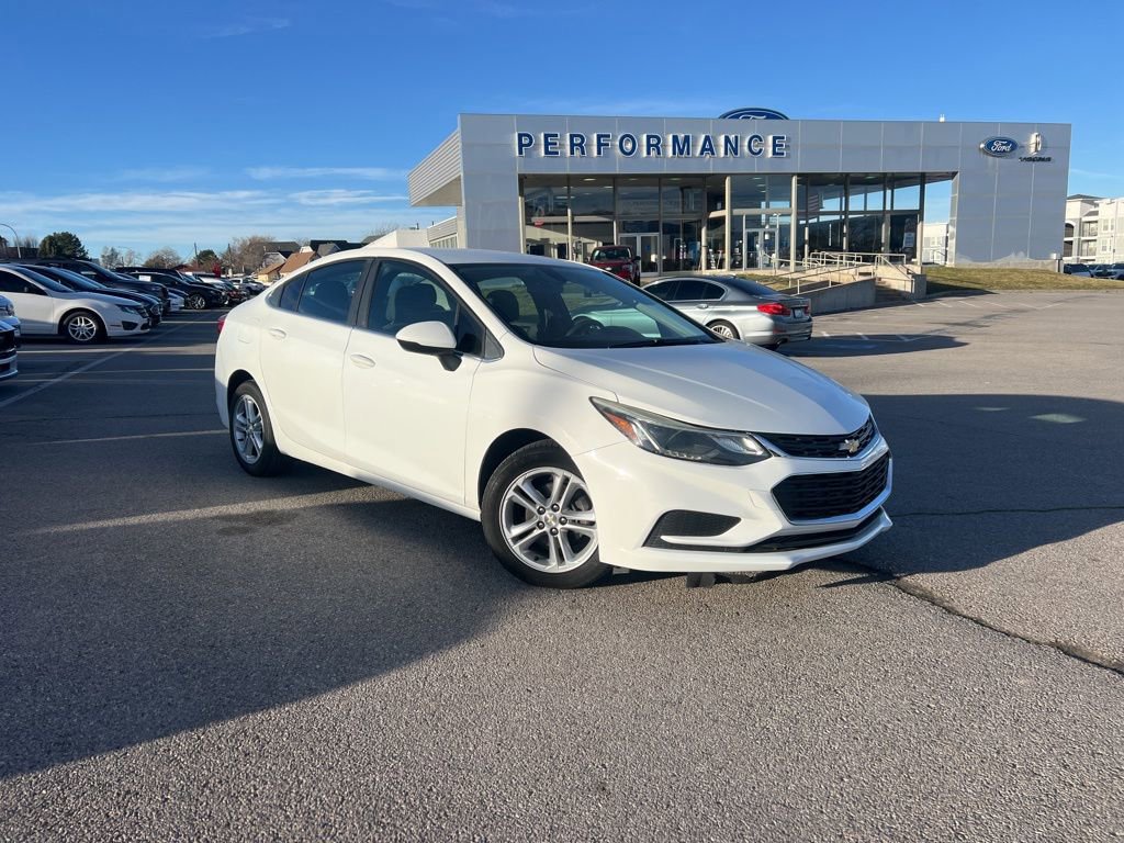 Used 2017 Chevrolet Cruze LT image 2