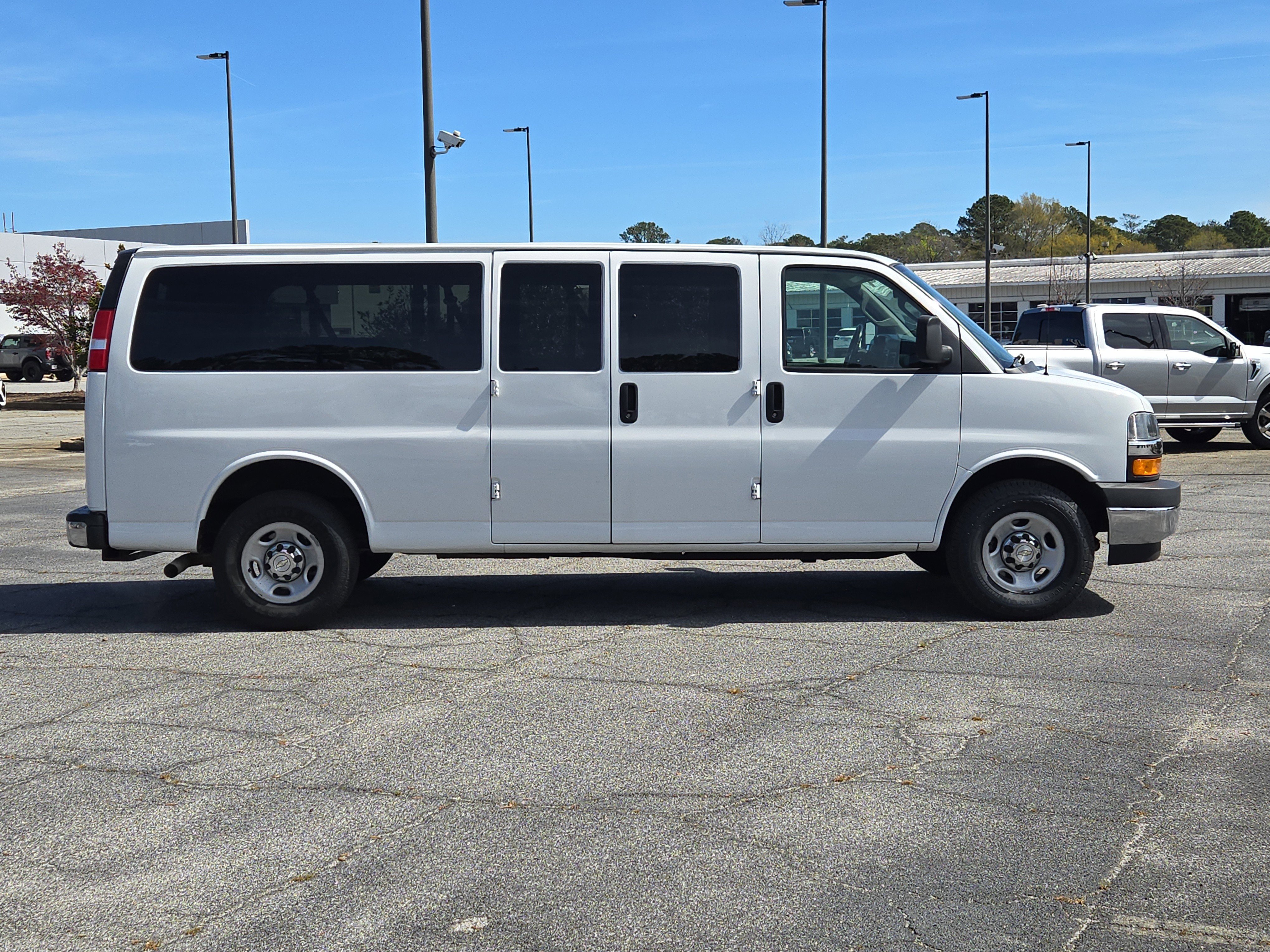 Used 2021 Chevrolet Express 3500 LT w/ LT Preferred Equipment Group RWD image 8