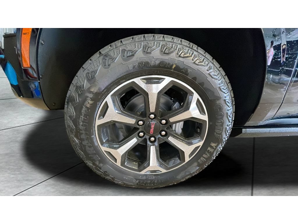 New 2026 GMC Yukon XL AT4 w/ AT4 Premium Package AWD/4WD image 22