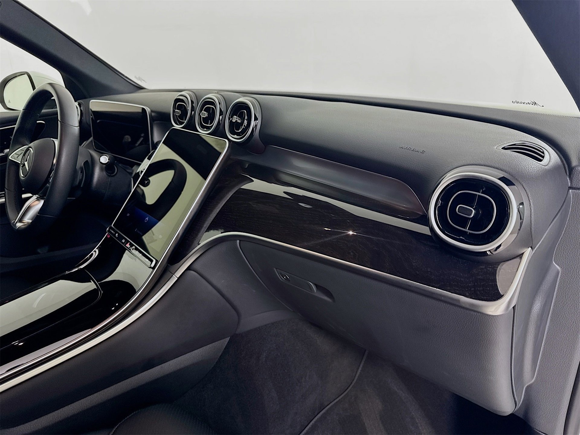 Certified 2025 Mercedes-Benz GLC 300 image 29