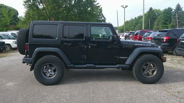 Used 2015 Jeep Wrangler Unlimited Rubicon w/ Connectivity Group AWD/4WD image 12