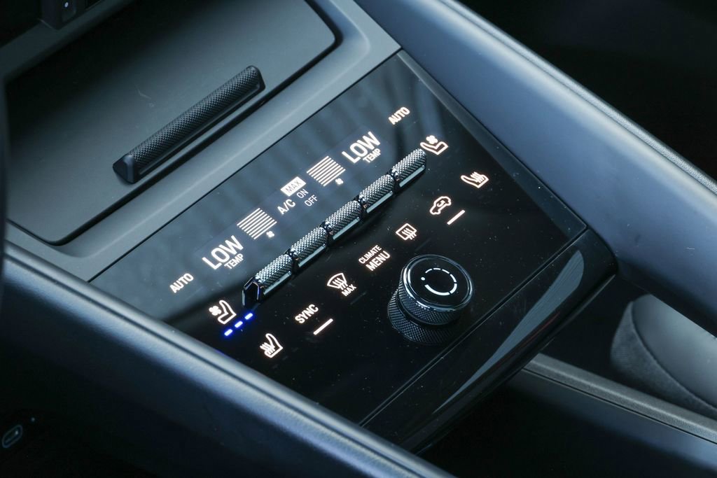 Certified 2025 Porsche Macan 4 Electric image 28