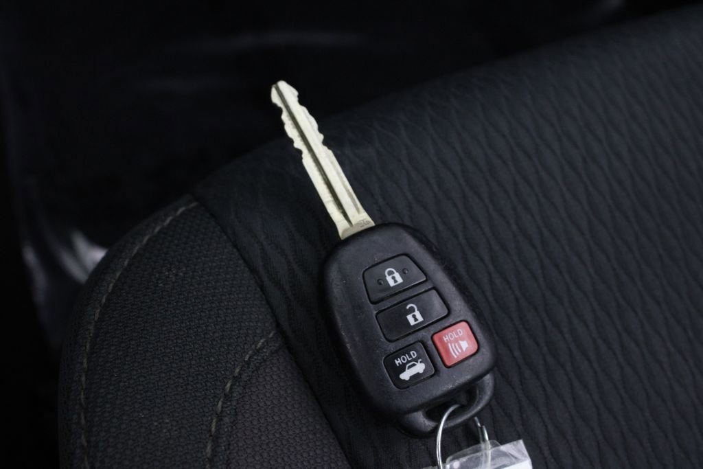 Used 2019 Toyota Corolla LE FWD image 29