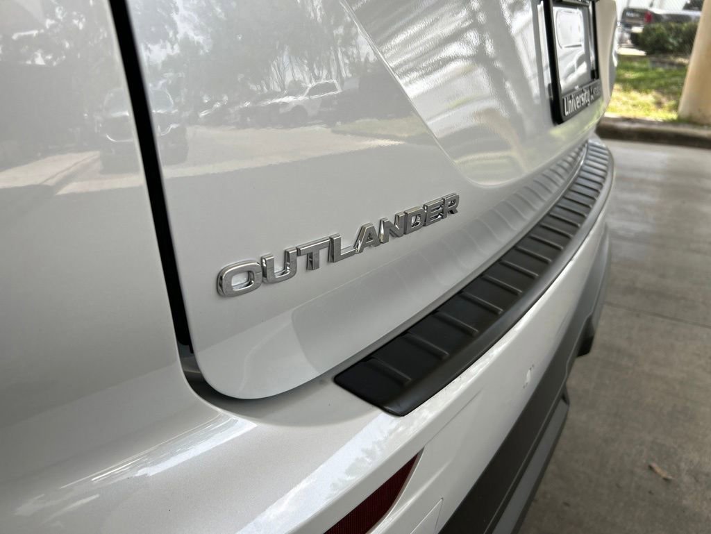 New 2026 Mitsubishi Outlander AWD image 18