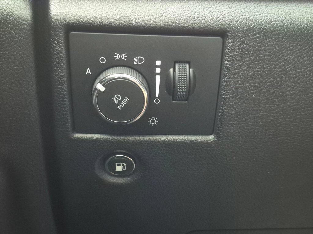 Used 2020 Jeep Grand Cherokee Laredo RWD image 15