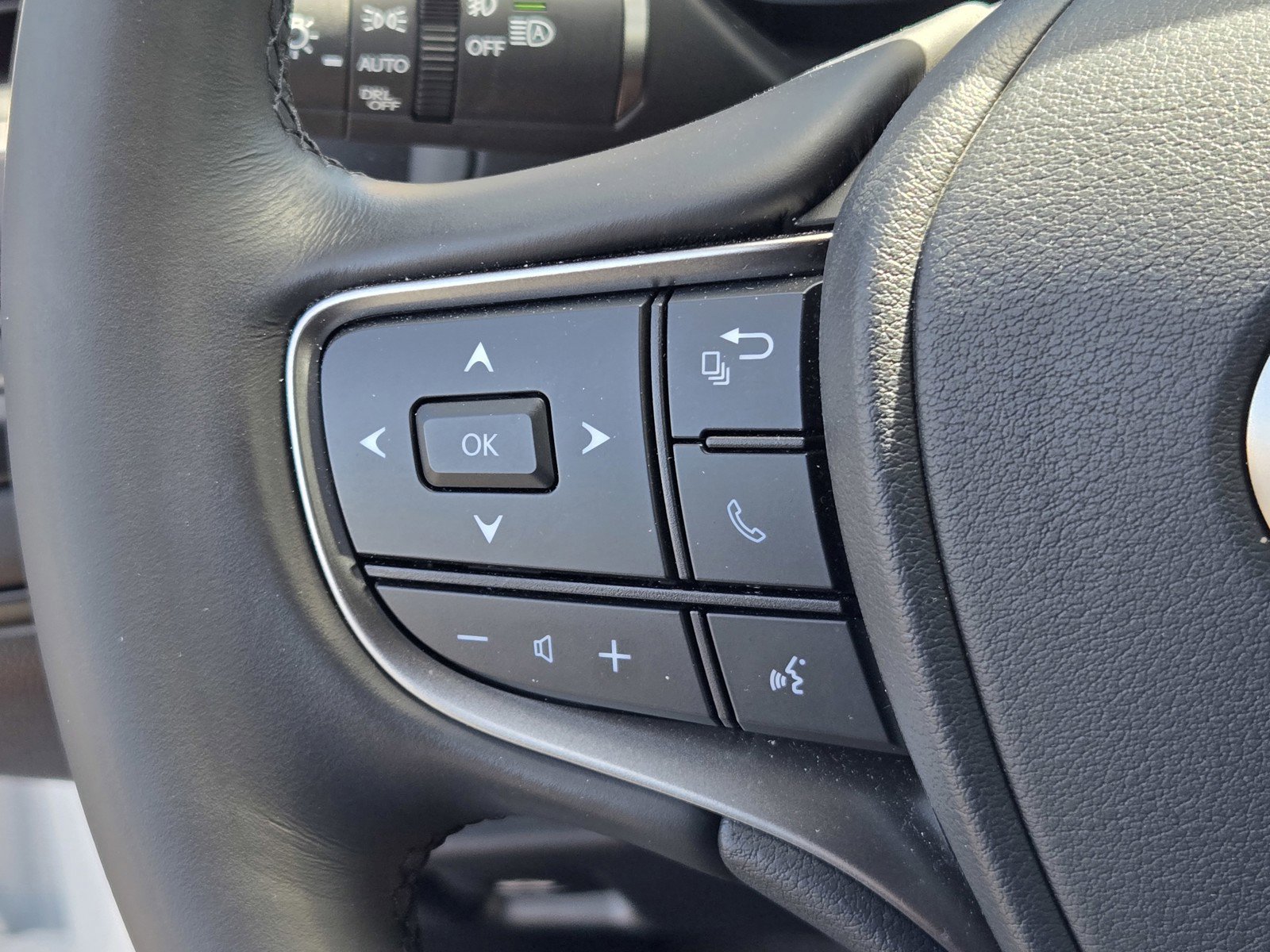 Used 2025 Lexus UX 300h AWD w/ Accessory Package (Z1) image 25