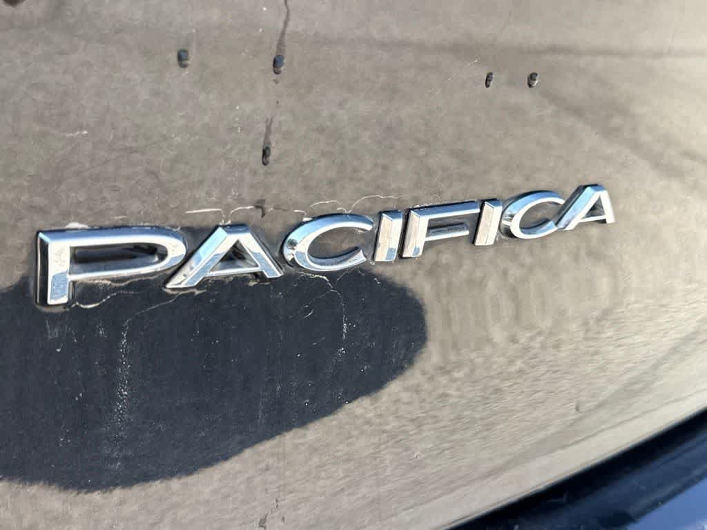 Used 2022 Chrysler Pacifica Touring-L FWD image 10