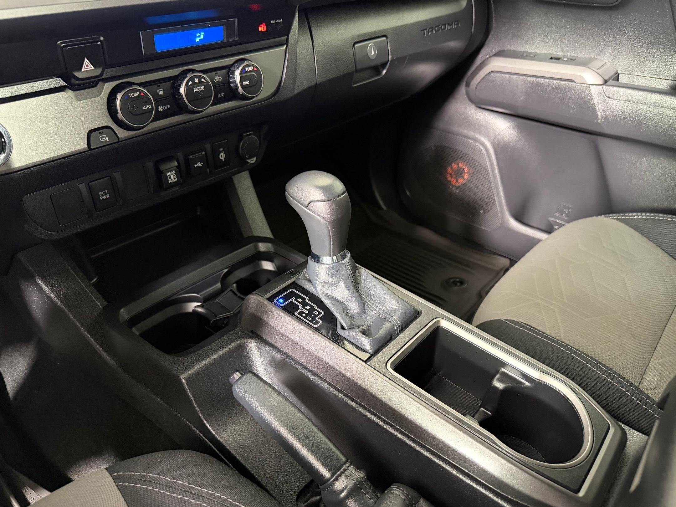 Used 2022 Toyota Tacoma TRD Off-Road RWD image 17