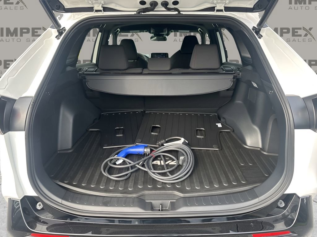 Used 2021 Toyota RAV4 SE image 28