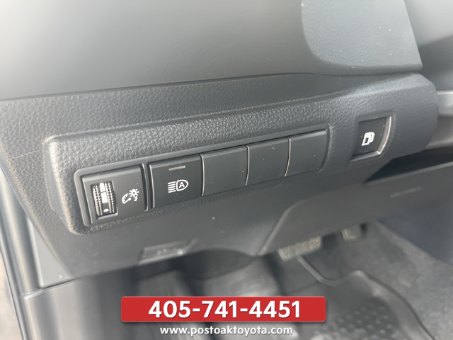 Used 2025 Toyota Corolla LE FWD image 11