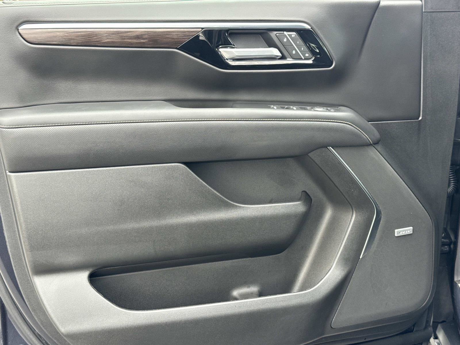 New 2026 Chevrolet Suburban Premier image 8