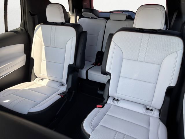 New 2026 Chevrolet Traverse High Country image 13