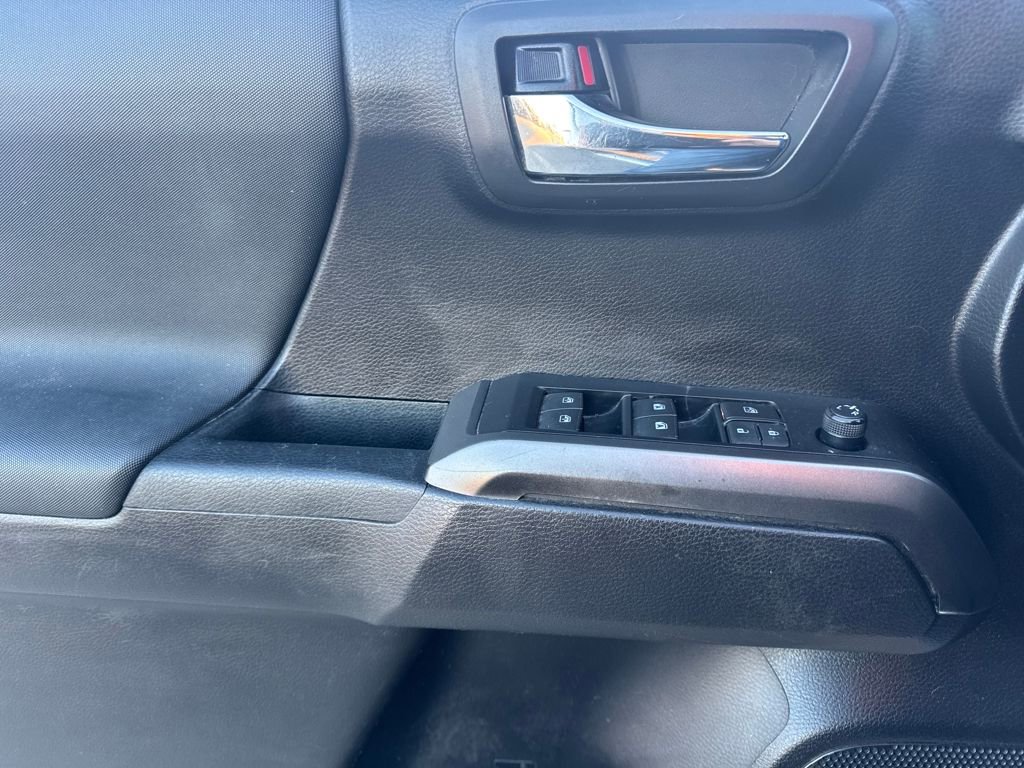 Used 2020 Toyota Tacoma TRD Sport image 18