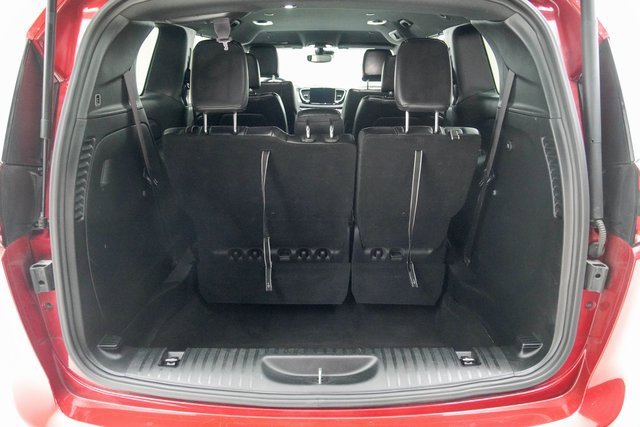Used 2025 Chrysler Pacifica Select image 9