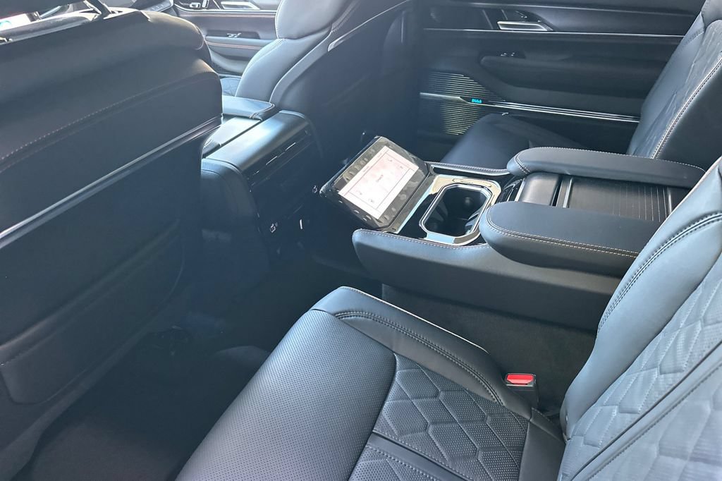 New 2026 Jeep Grand Wagoneer L Summit AWD/4WD image 12