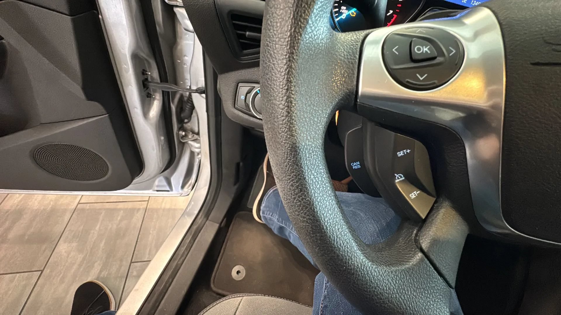 Used 2015 Ford Escape SE FWD image 32