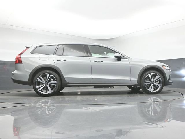 New 2026 Volvo V60 B5 Cross Country Plus w/ Protection Package Premier image 44