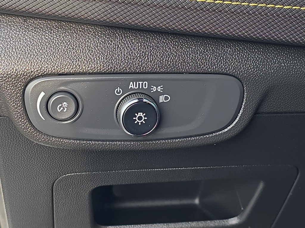 Certified 2025 Chevrolet TrailBlazer ACTIV w/ Driver Confidence Package image 24